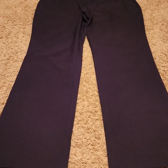 NWT Old Navy Black With Lighter Pinstripe Pants womans Size 14 - Picture 9 of 9